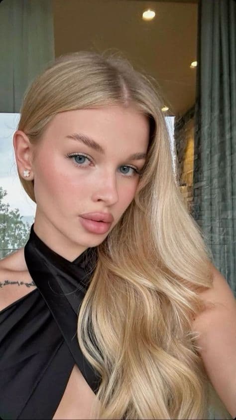 Lina (25) - Glamour · KI Begleiterin